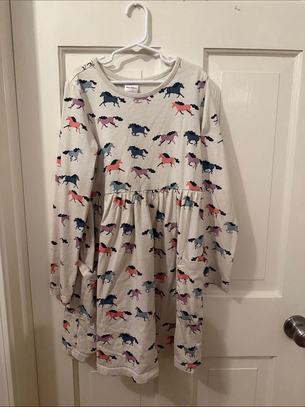 Hanna Andersson Cream Nightgown with Multicolor Horse Print
